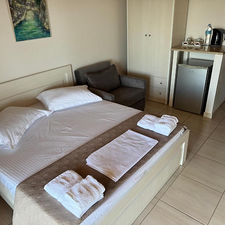 George Hotel Rooms&Suites Himare Bagian luar foto