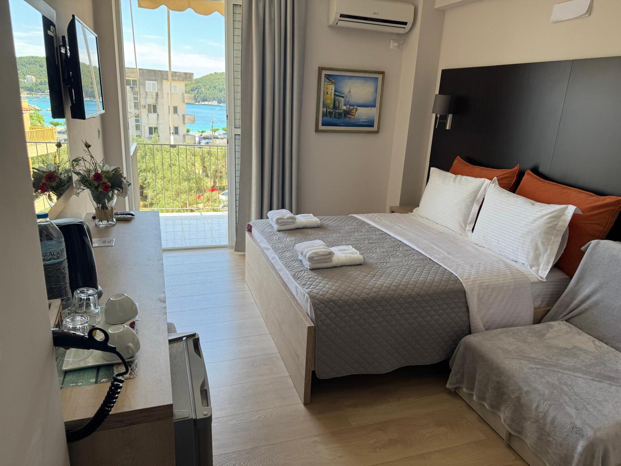 George Hotel Rooms&Suites Himare Bagian luar foto