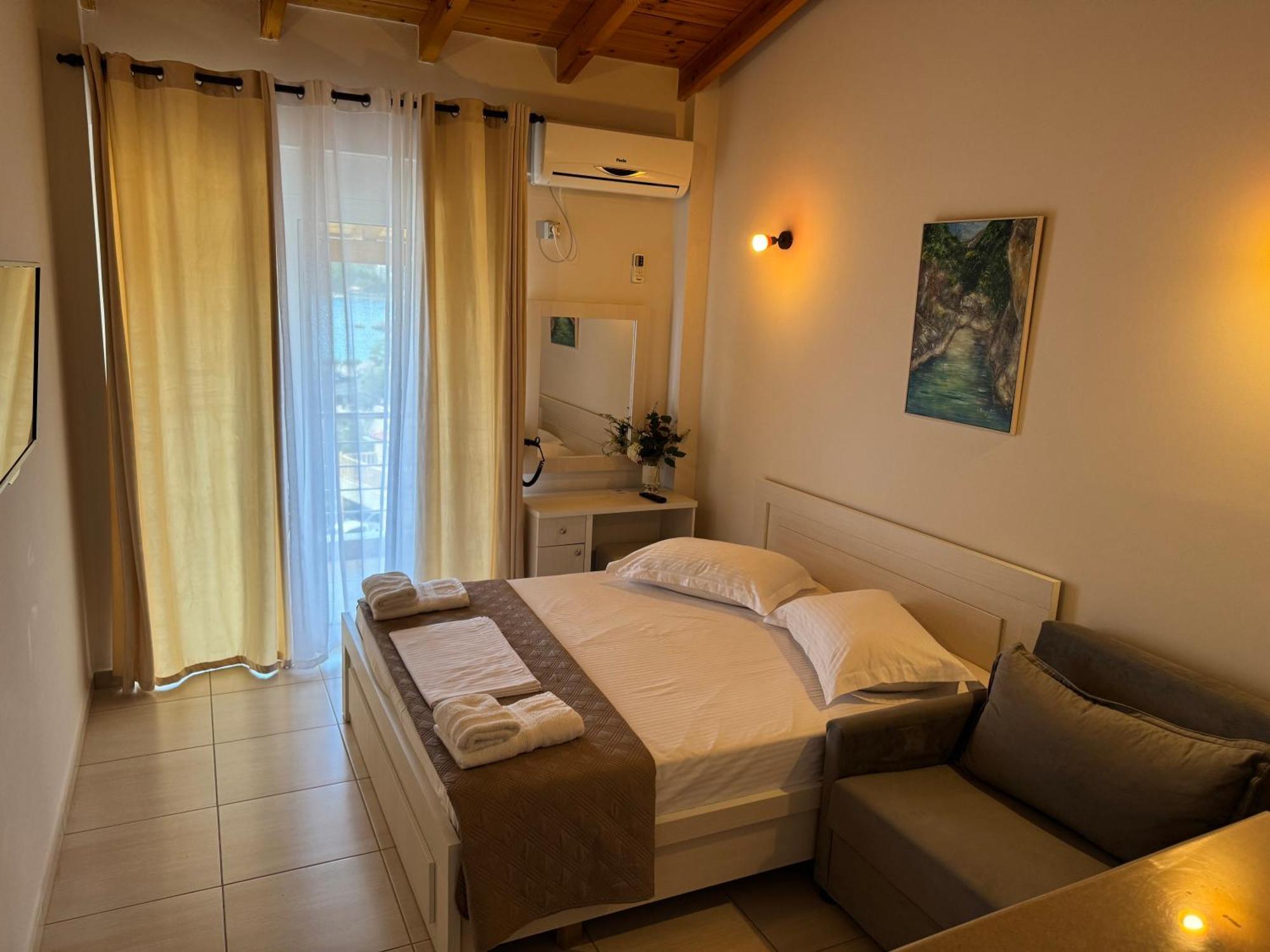 George Hotel Rooms&Suites Himare Bagian luar foto