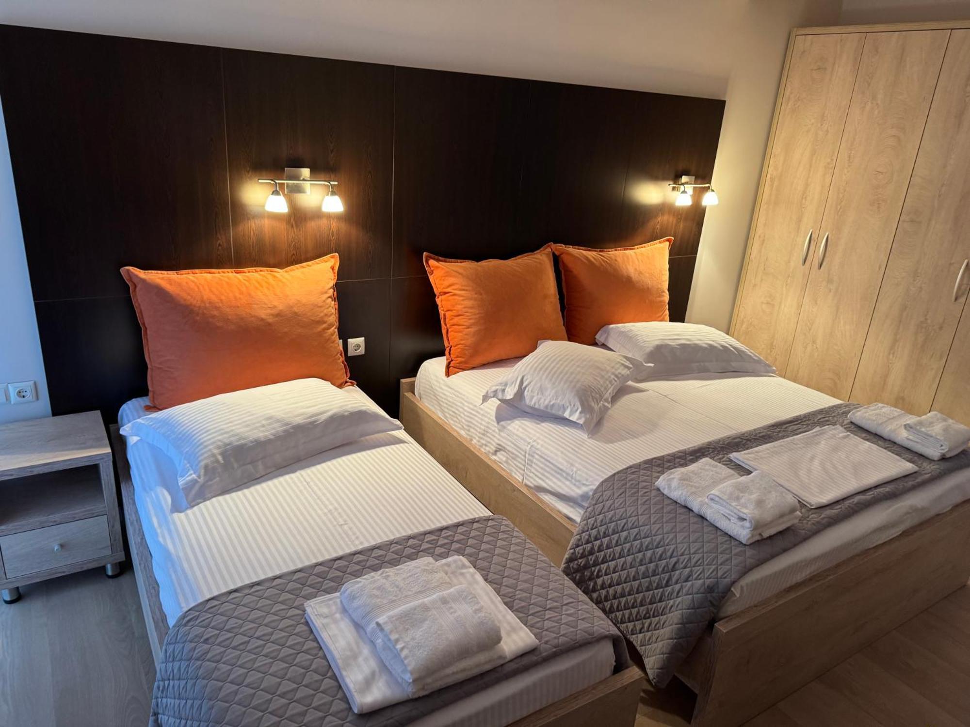 George Hotel Rooms&Suites Himare Bagian luar foto