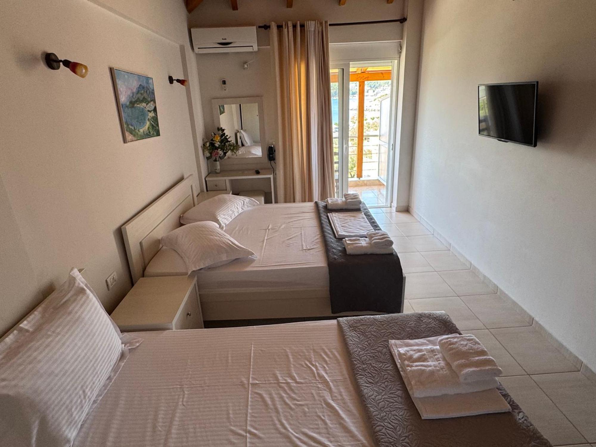 George Hotel Rooms&Suites Himare Bagian luar foto