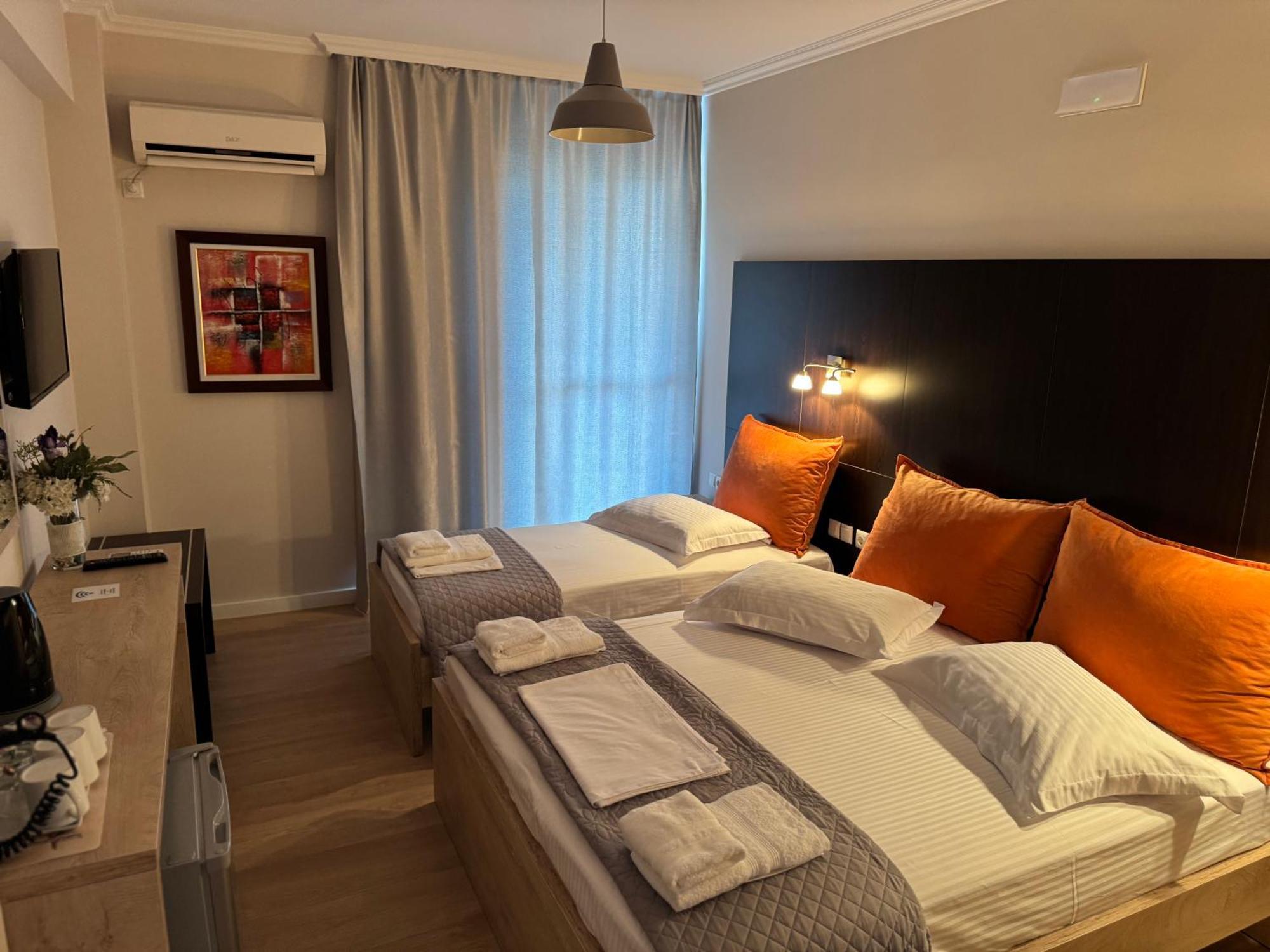 George Hotel Rooms&Suites Himare Bagian luar foto