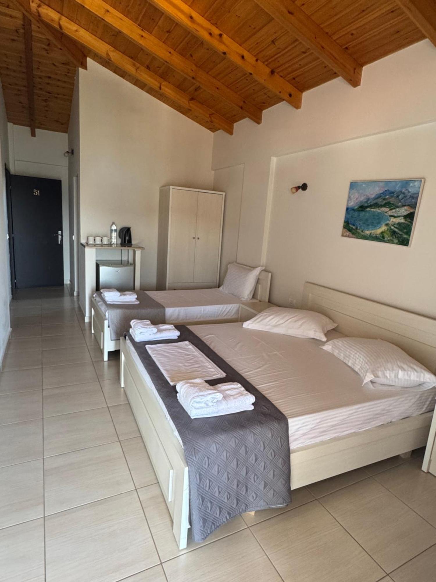 George Hotel Rooms&Suites Himare Bagian luar foto